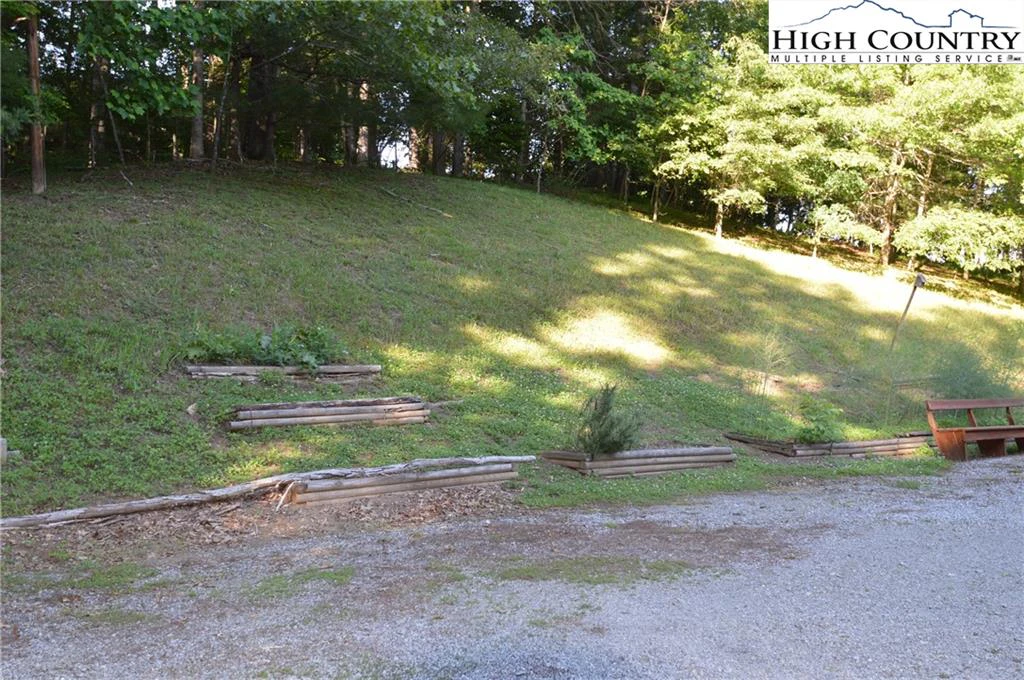 Image number 14 for the current listing
