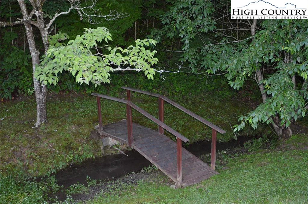 Image number 18 for the current listing
