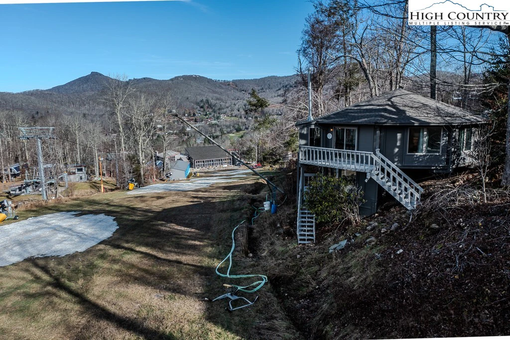 Image number 17 for the current listing