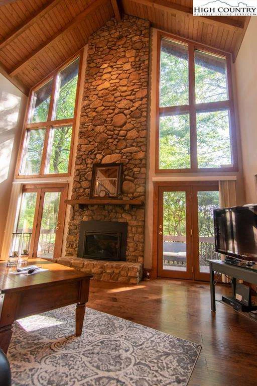 Image number 11 for the current listing
