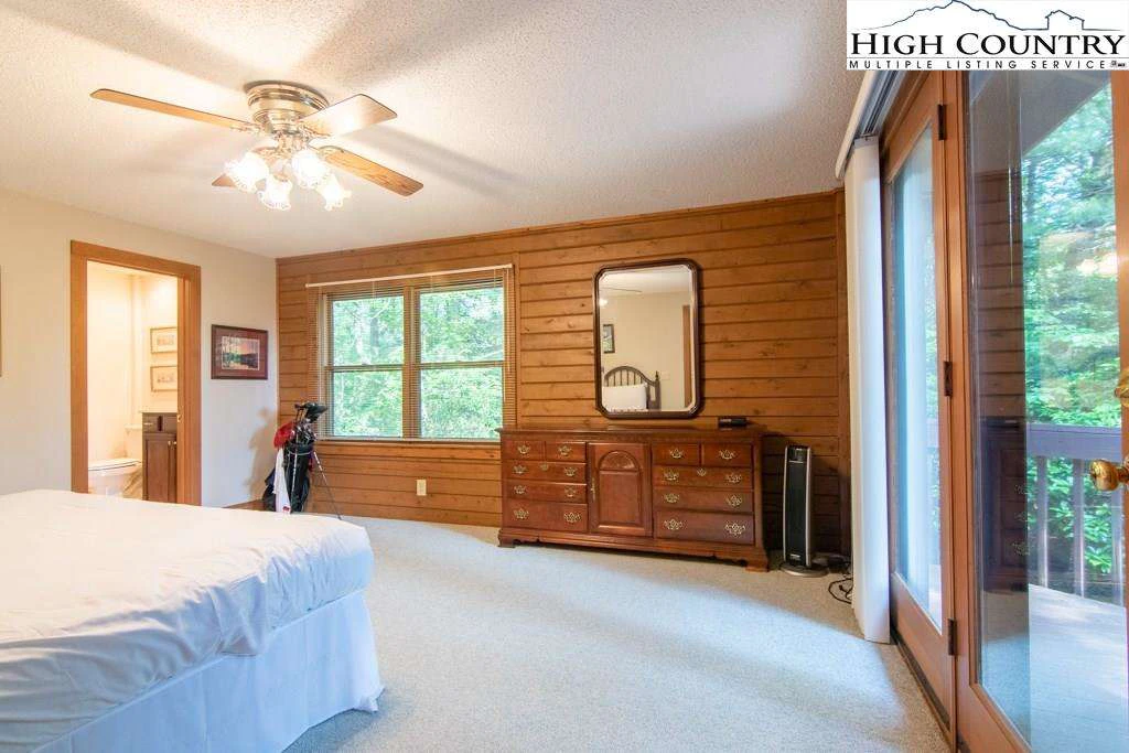 Image number 3 for the current listing