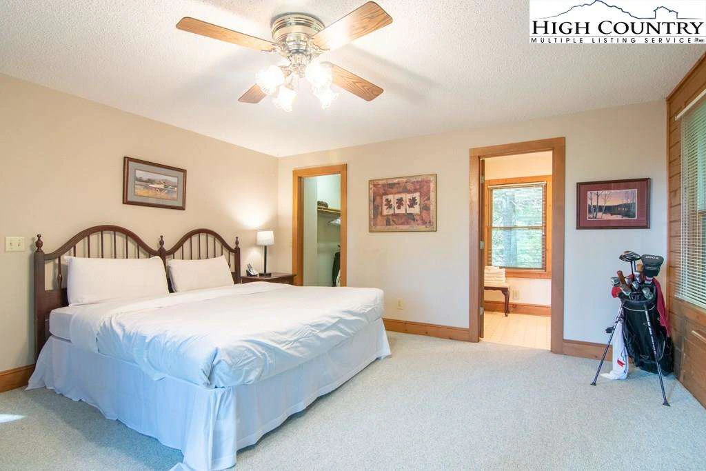 Image number 4 for the current listing