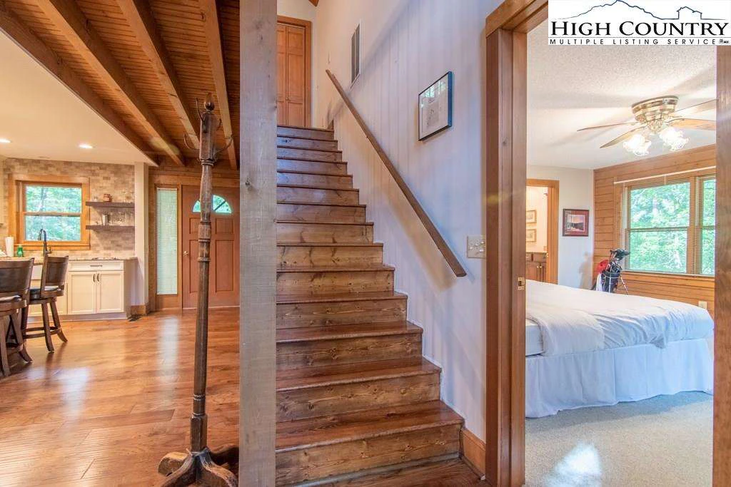 Image number 6 for the current listing