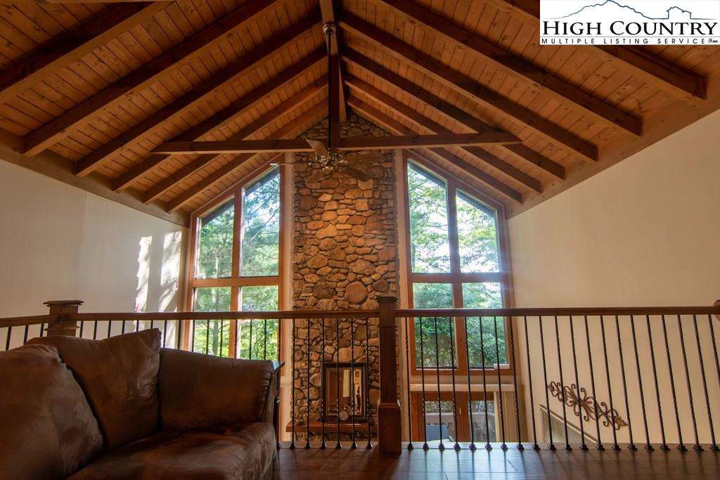 Image number 2 for the current listing