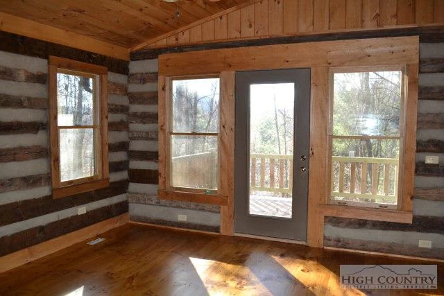 Image number 7 for the current listing