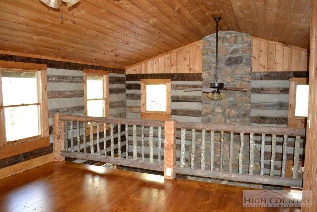 Image number 8 for the current listing