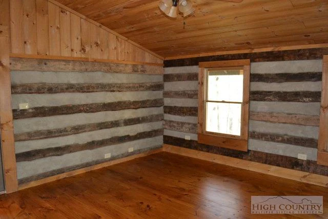Image number 9 for the current listing