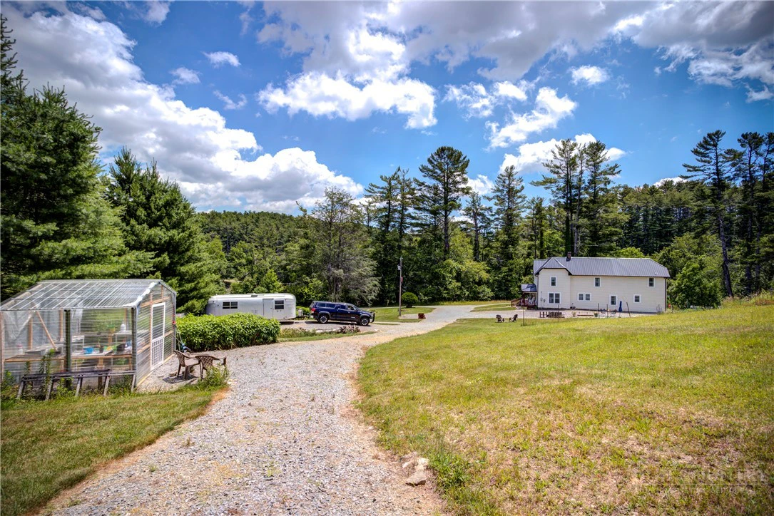 Image number 13 for the current listing