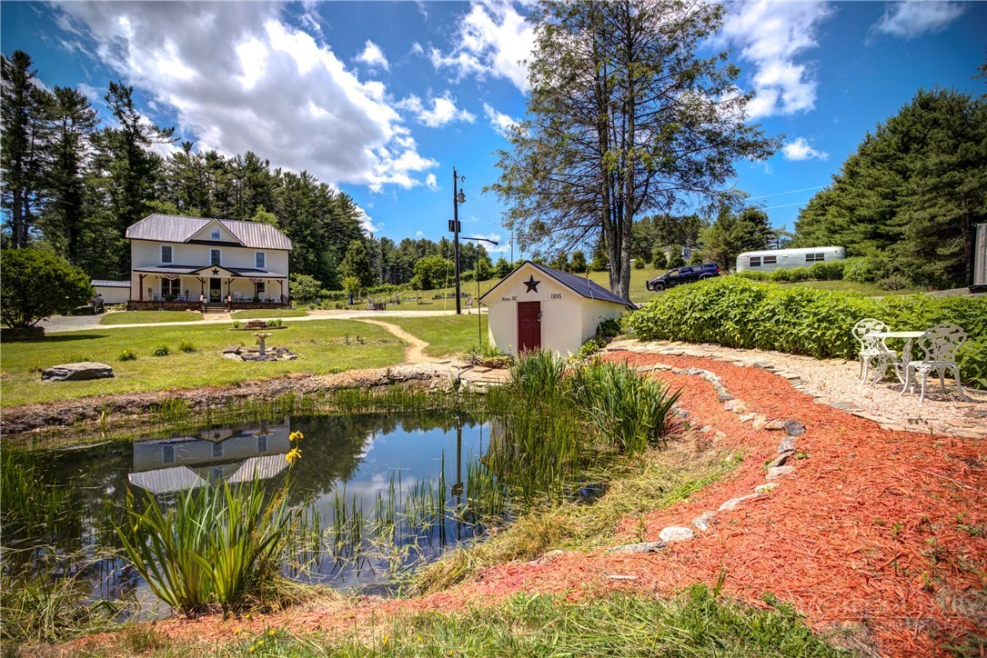 Image number 15 for the current listing