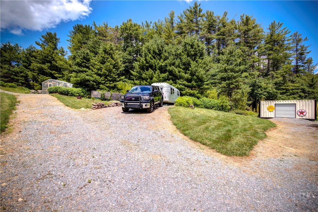 Image number 16 for the current listing