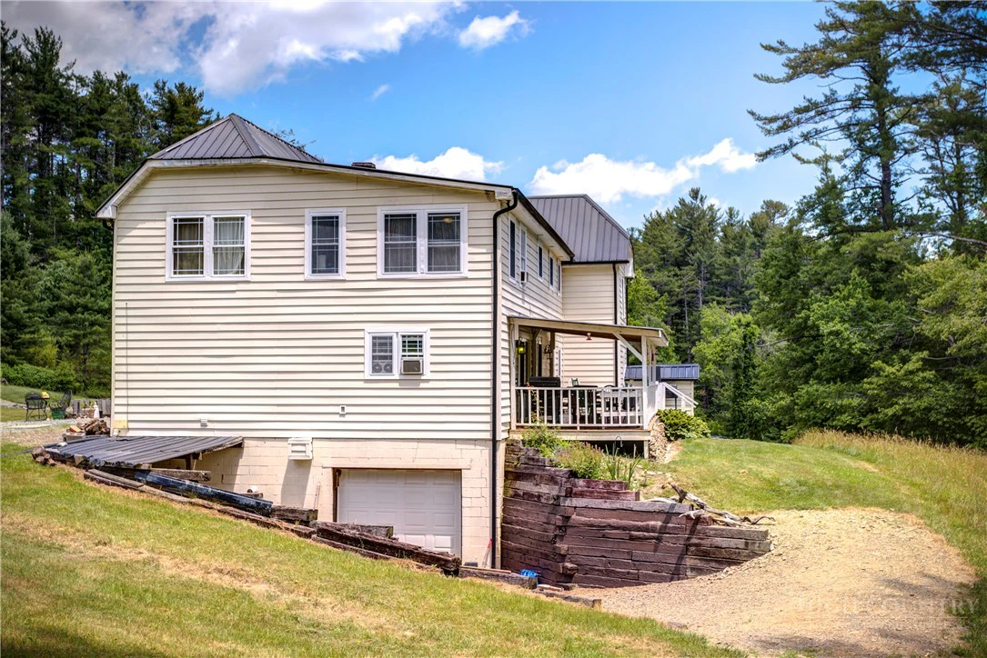 Image number 19 for the current listing