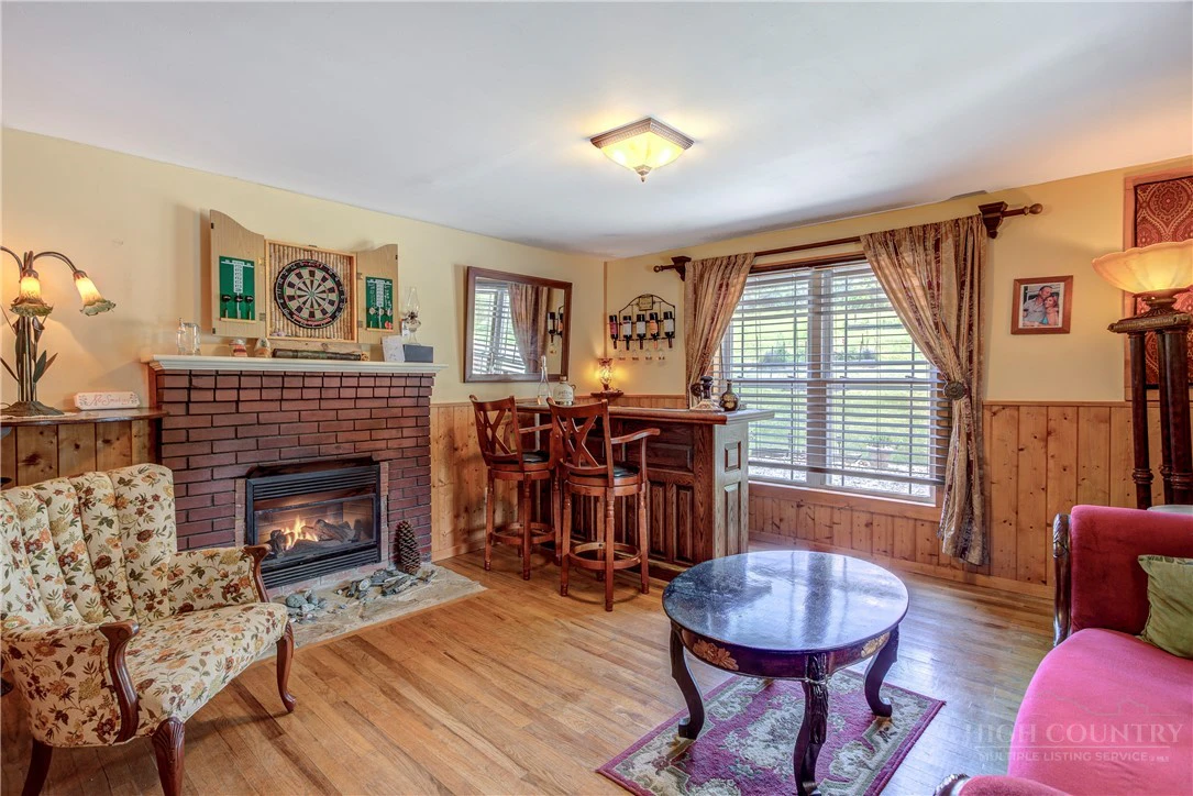 Image number 20 for the current listing