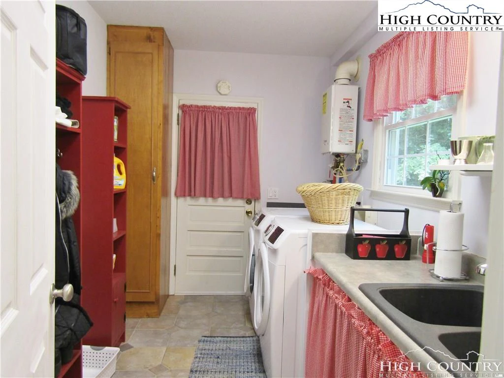Image number 15 for the current listing
