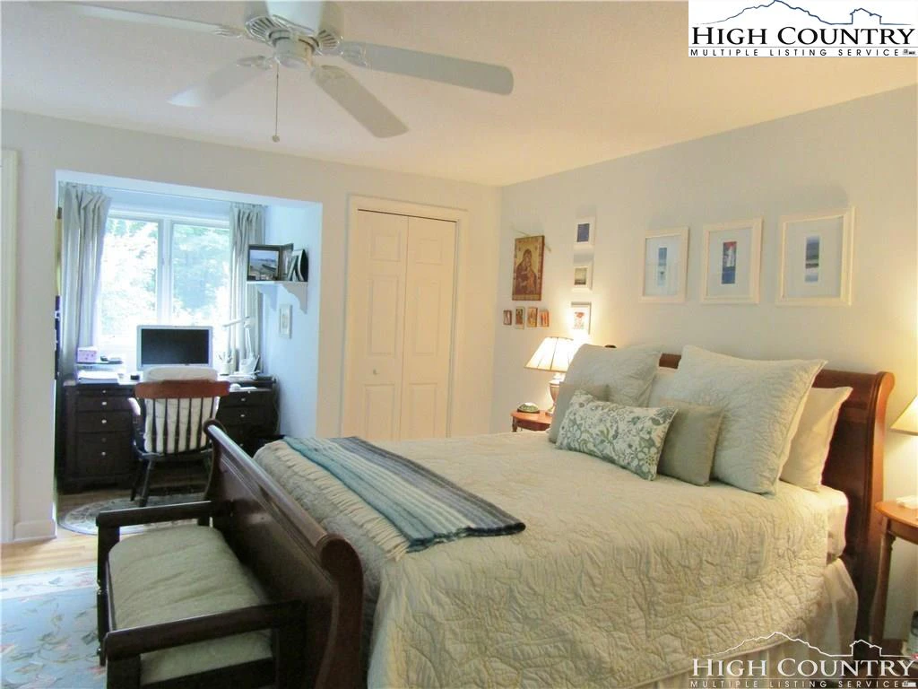 Image number 14 for the current listing