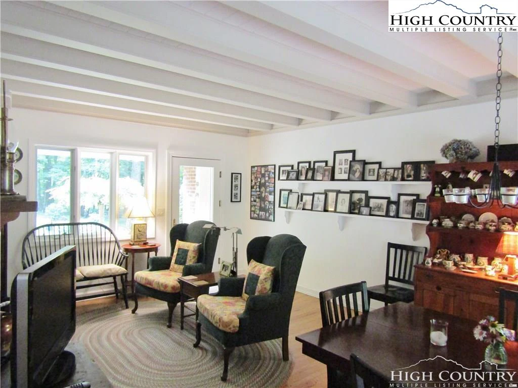 Image number 21 for the current listing