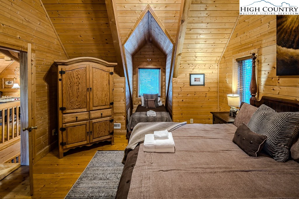 Image number 7 for the current listing