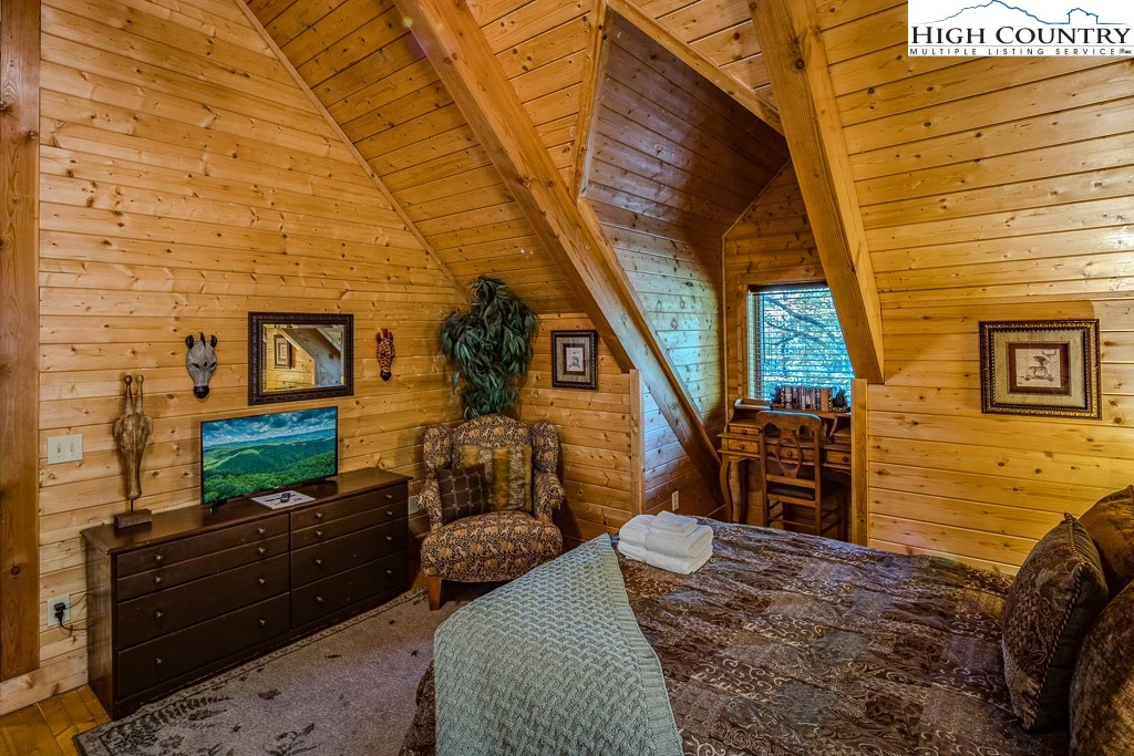 Image number 9 for the current listing