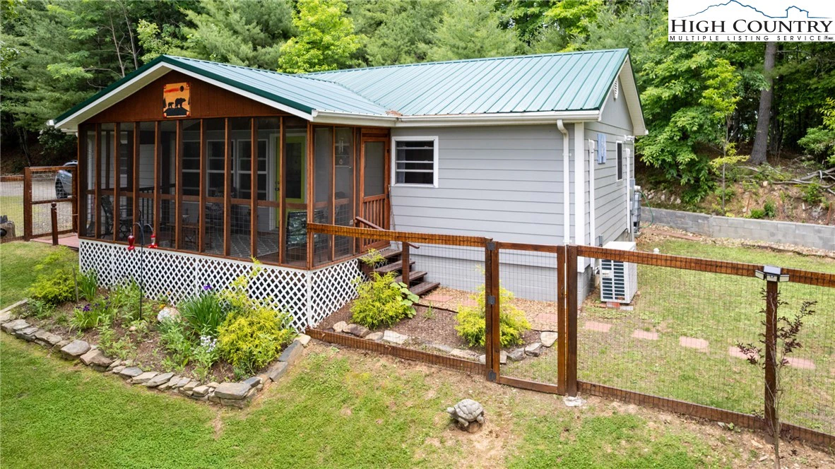 Image number 1 for the current listing