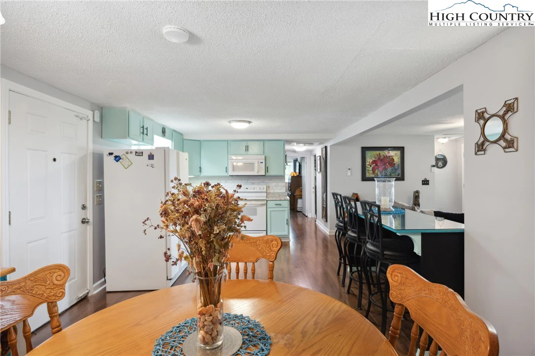 Image number 4 for the current listing