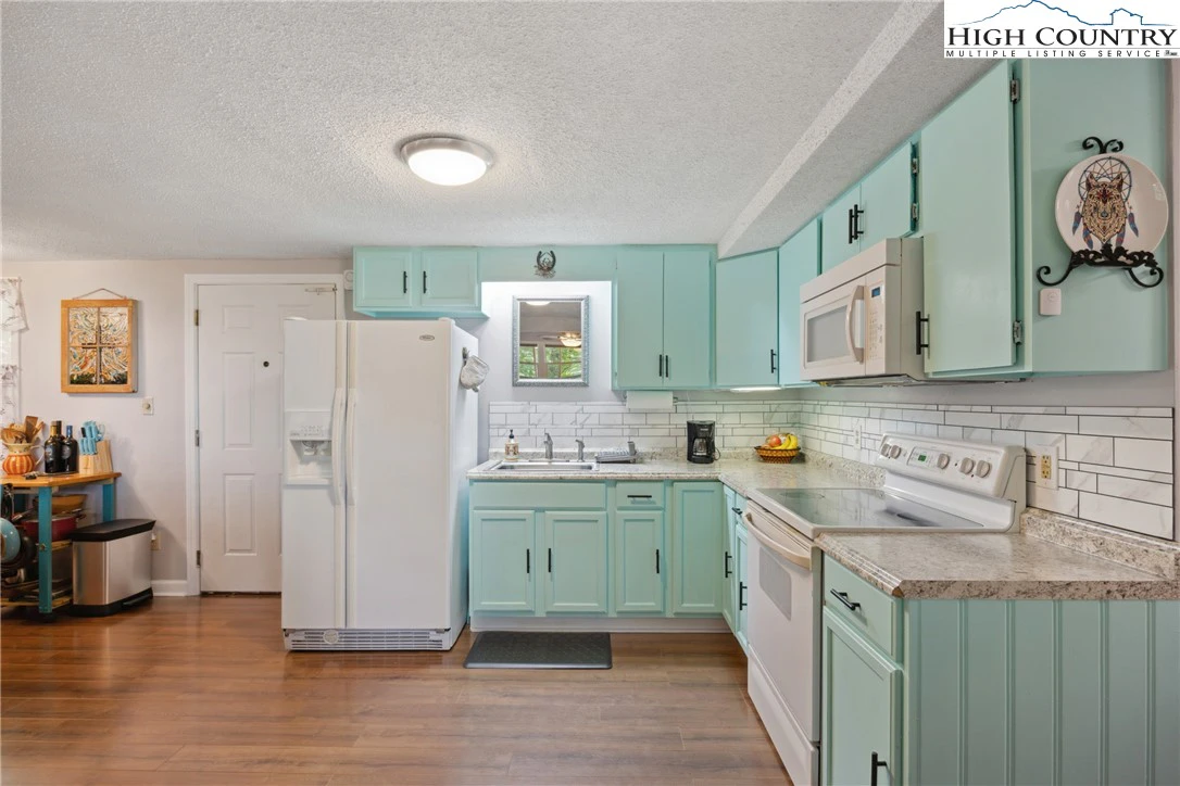Image number 5 for the current listing