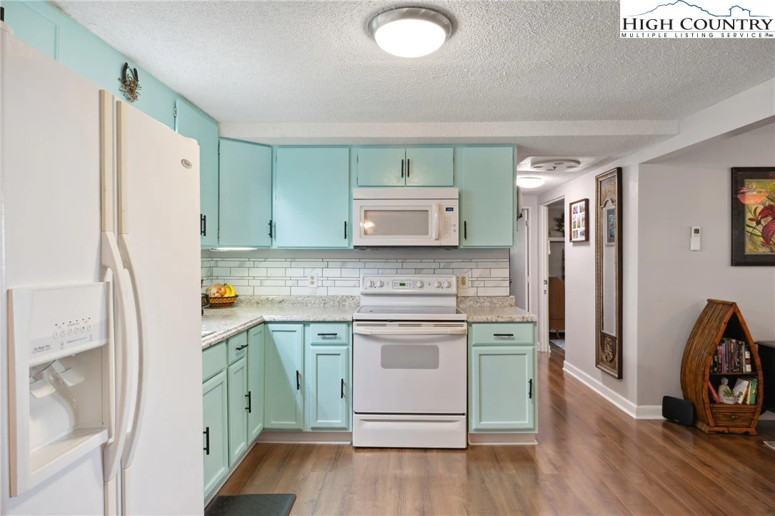 Image number 6 for the current listing