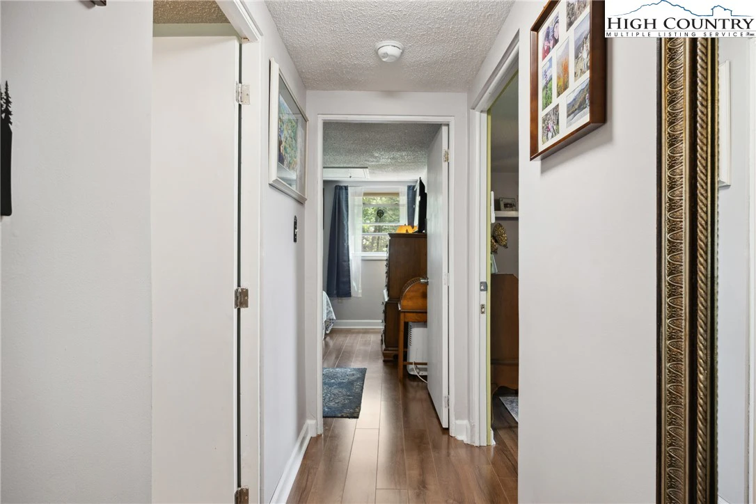 Image number 7 for the current listing