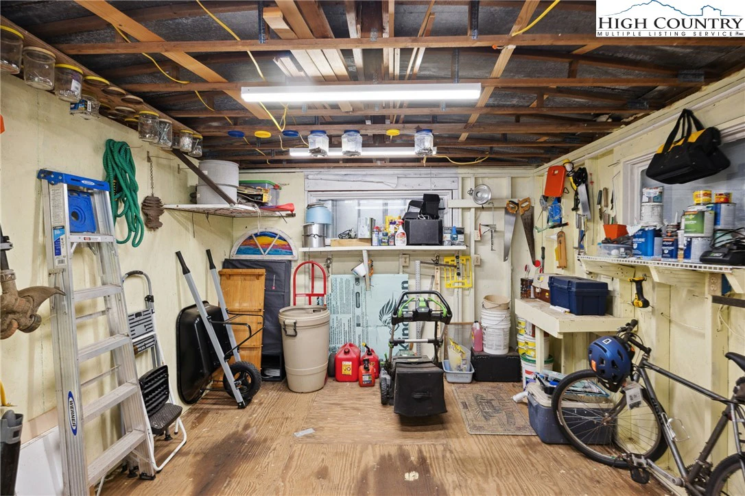 Image number 14 for the current listing
