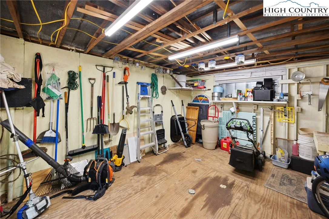Image number 15 for the current listing