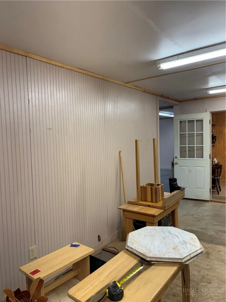 Image number 14 for the current listing