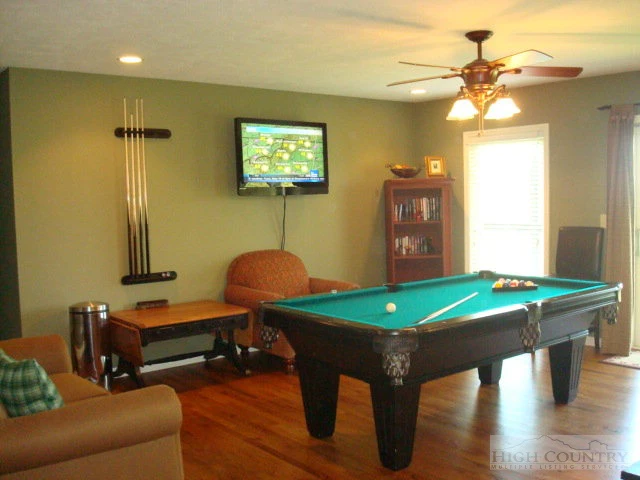 Image number 12 for the current listing