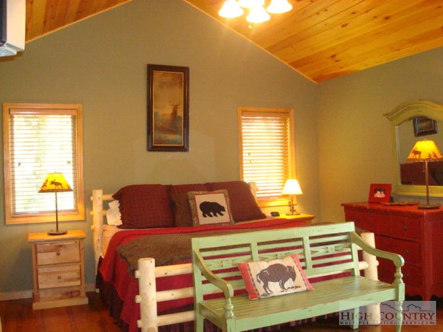 Image number 8 for the current listing