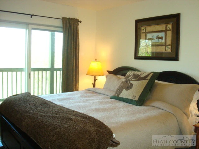 Image number 9 for the current listing