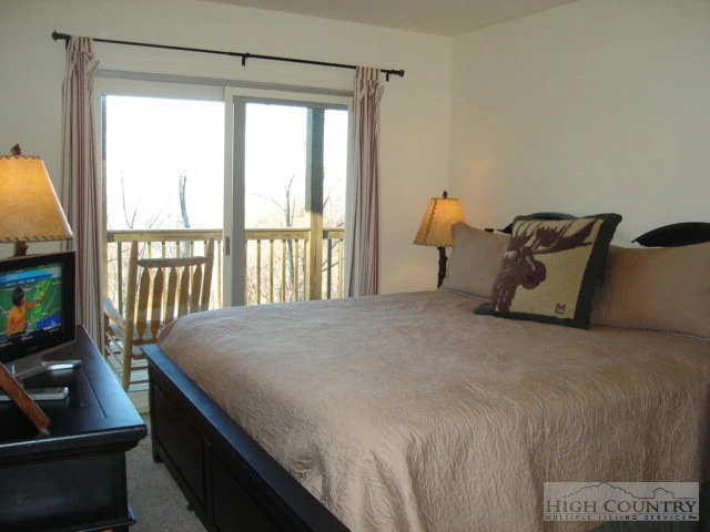 Image number 11 for the current listing