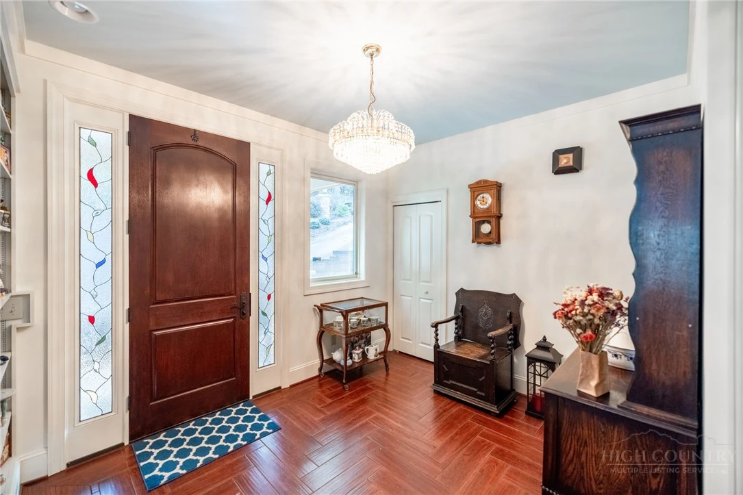 Image number 19 for the current listing