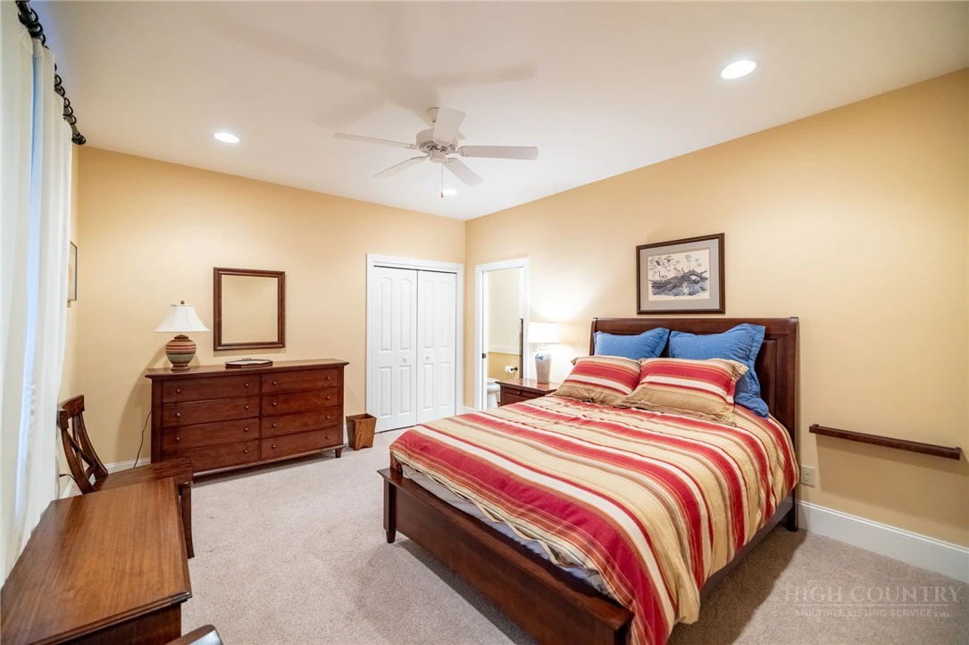 Image number 14 for the current listing