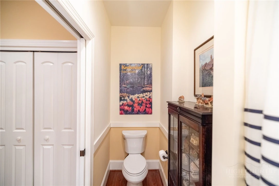 Image number 3 for the current listing