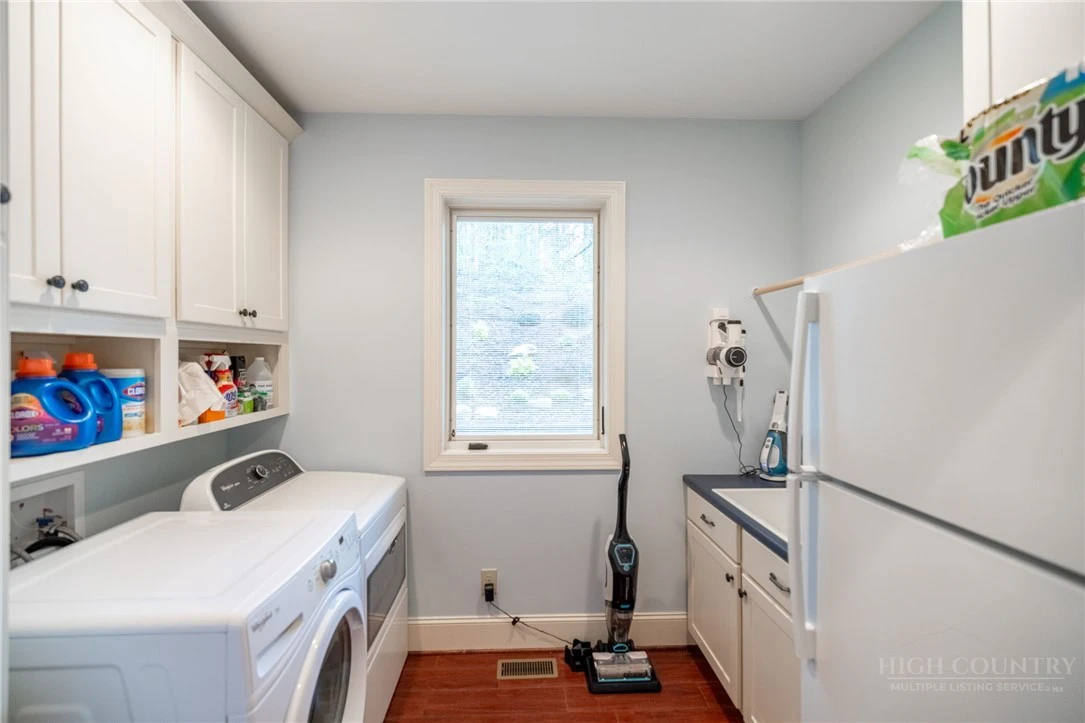 Image number 4 for the current listing