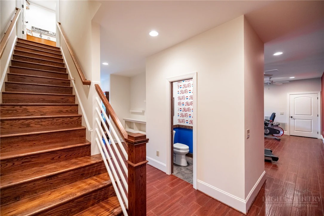 Image number 5 for the current listing