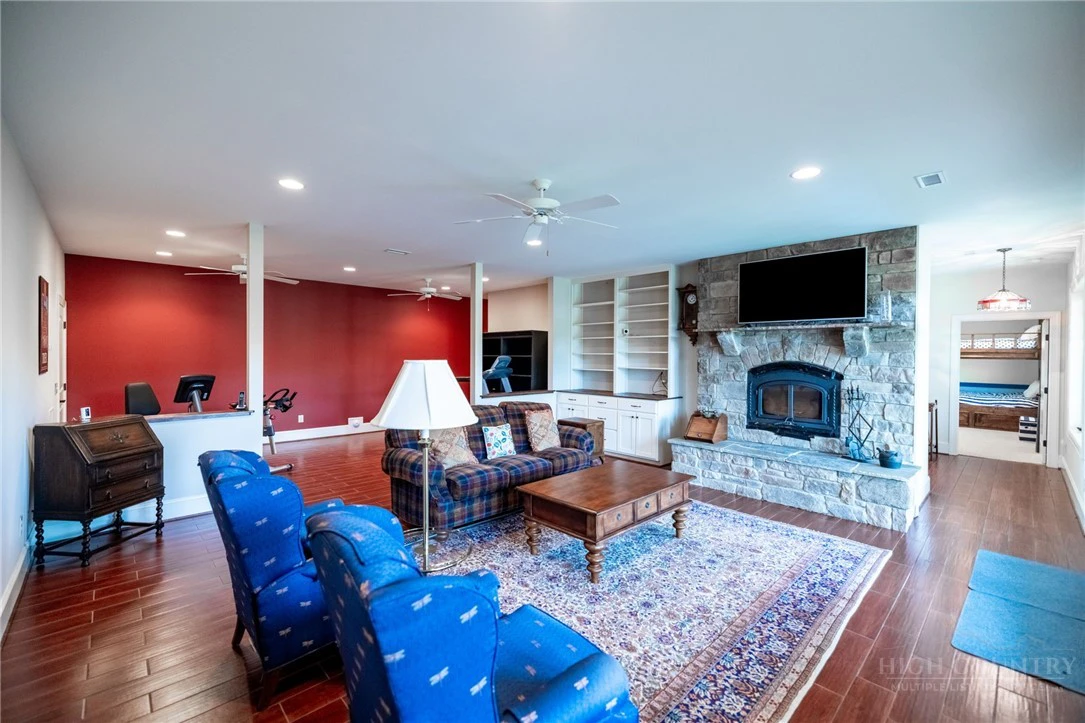 Image number 6 for the current listing