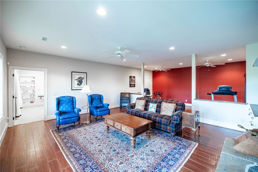 Image number 7 for the current listing