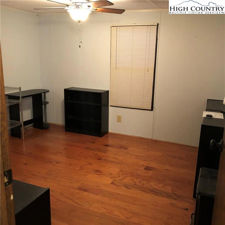 Image number 6 for the current listing