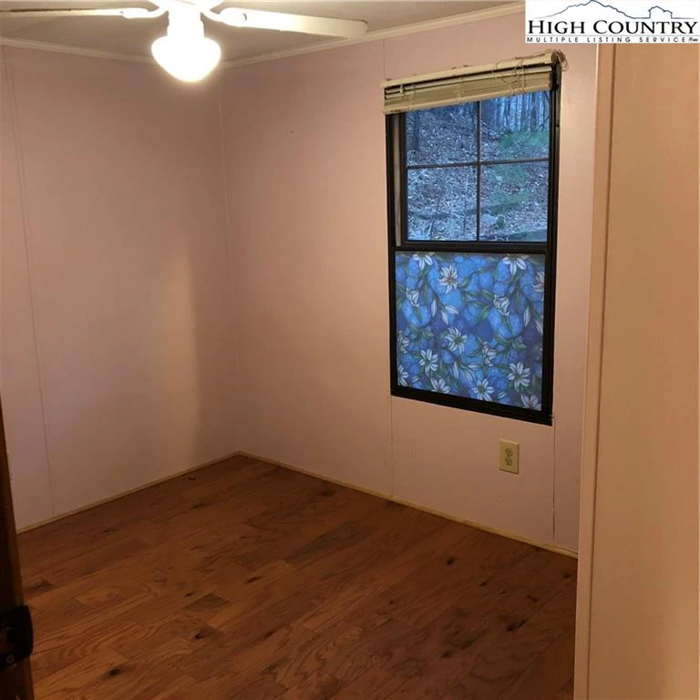 Image number 8 for the current listing