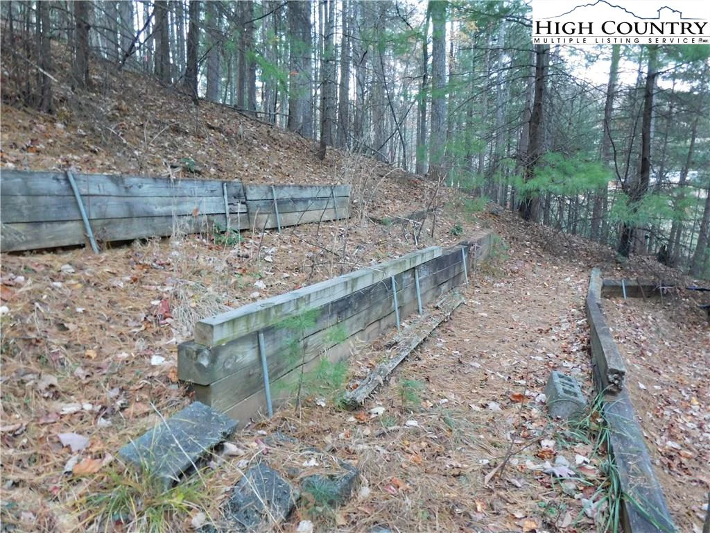 Image number 16 for the current listing