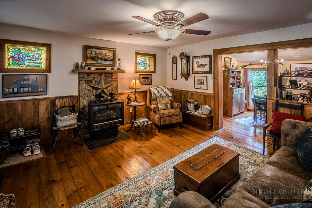 Image number 7 for the current listing