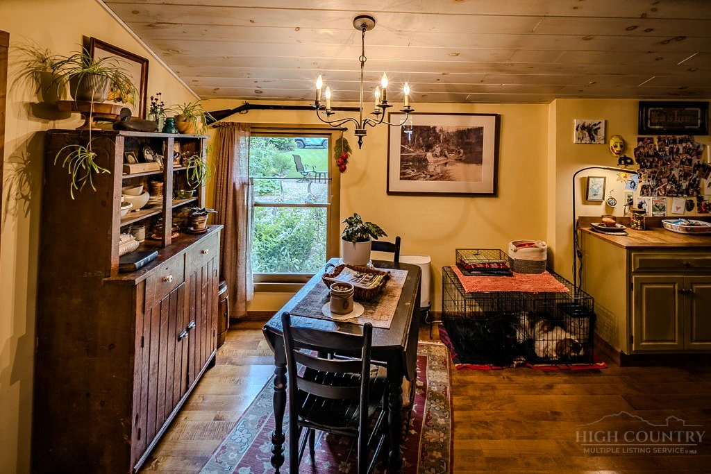 Image number 8 for the current listing