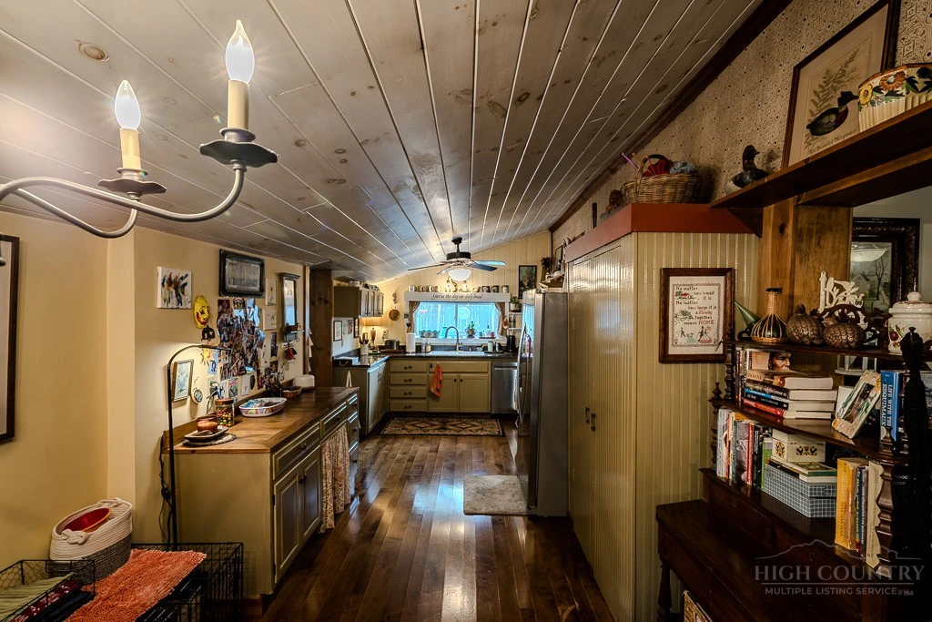 Image number 9 for the current listing