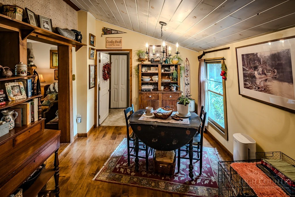 Image number 11 for the current listing