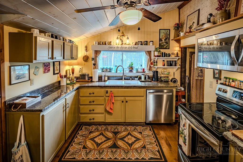 Image number 13 for the current listing