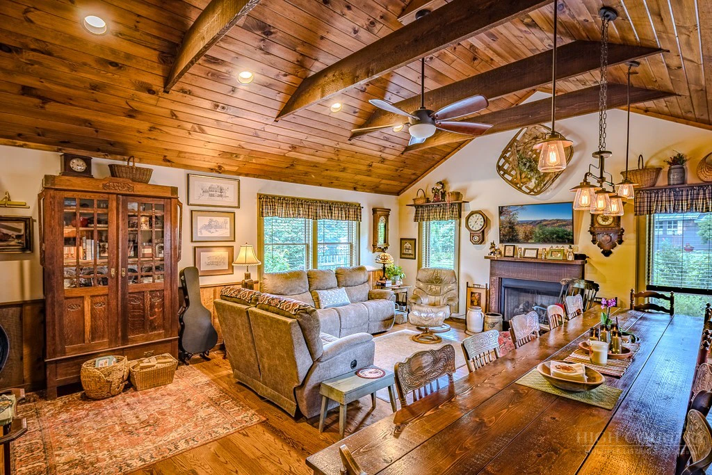 Image number 17 for the current listing