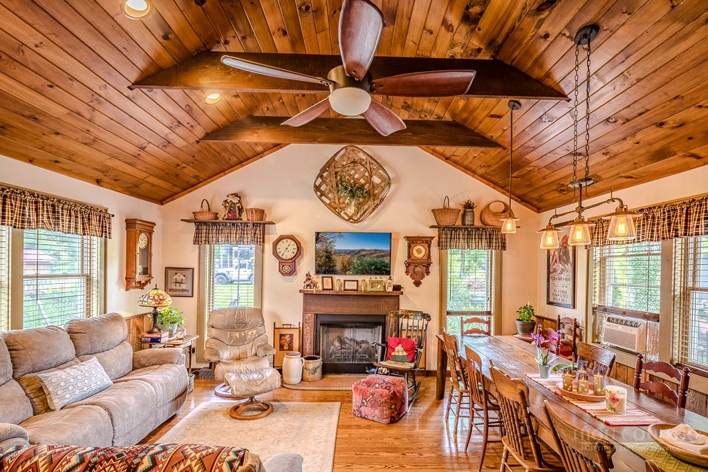 Image number 18 for the current listing